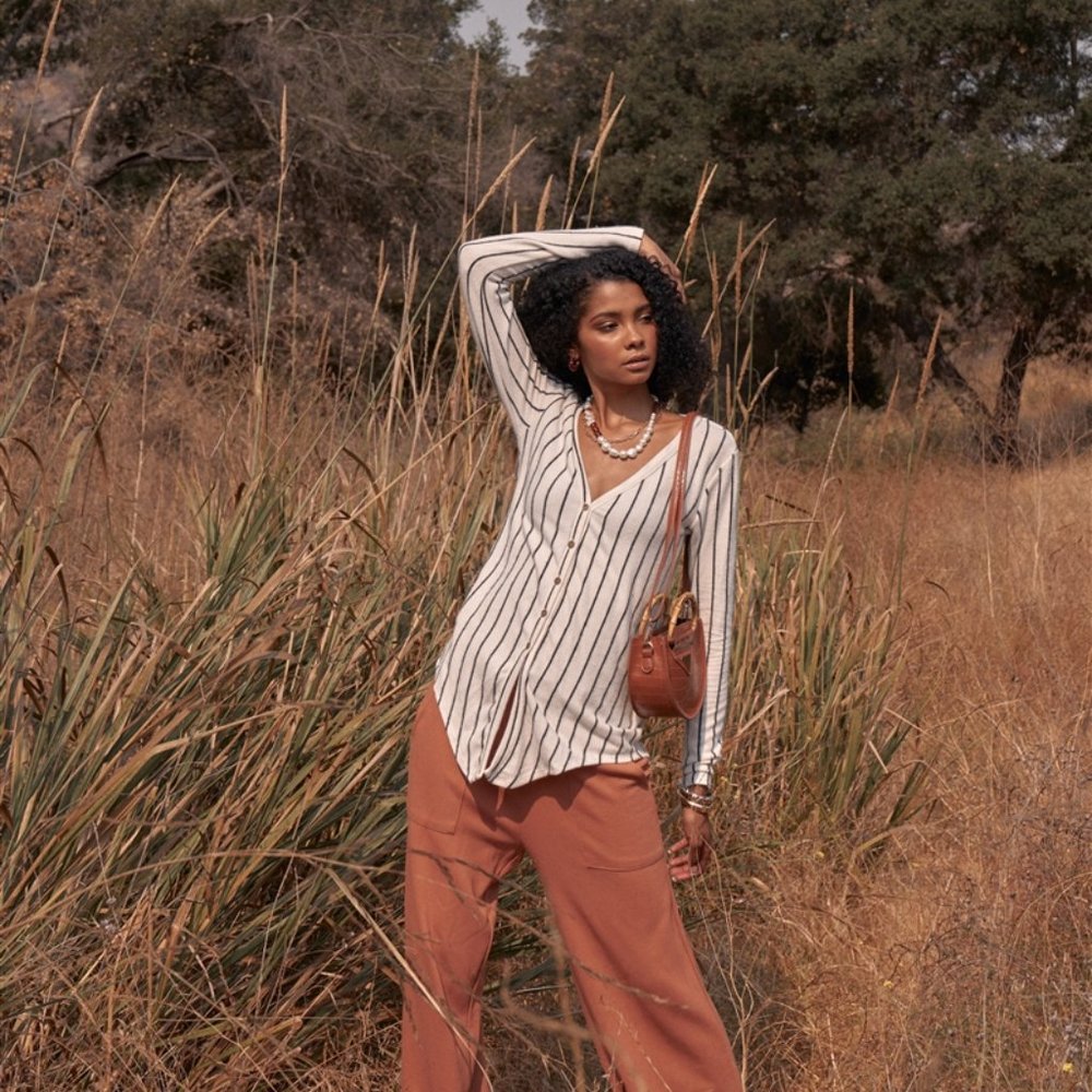 WHITE & BLACK STRIPED V-NECK FRONT TIE TOP